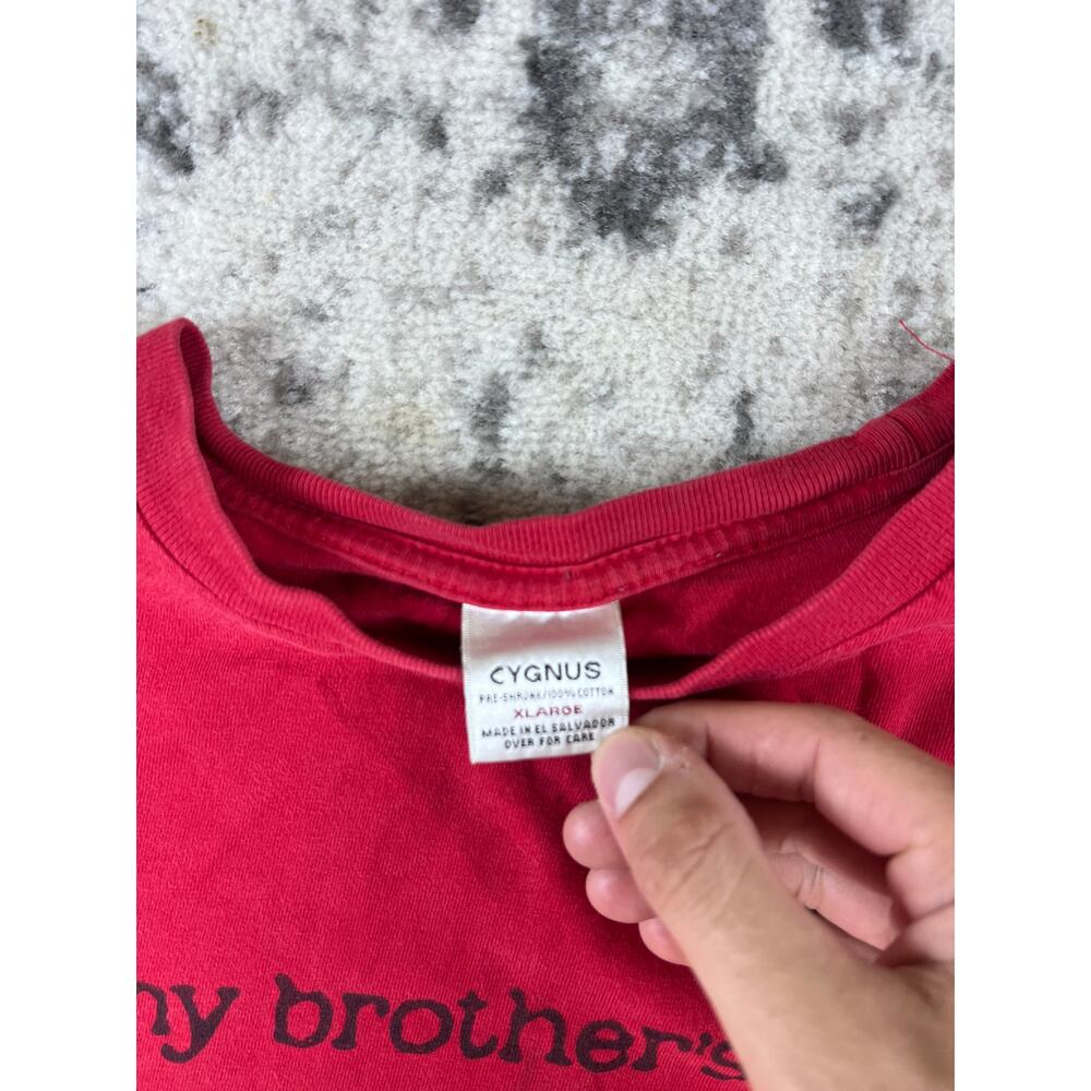 Vintage Cygnus T-Shirt Mens XL Red It's My Brothers Fault Sarcasm Sibling Y2K - Picture 3 of 6